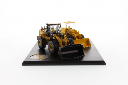 Cat 966A колесный погрузчик & 966M колесный погрузчик (с буклетом об истории модели) 1:50