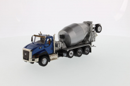Cat CT660 тягач с 3-осным McNeilus миксером 1:50