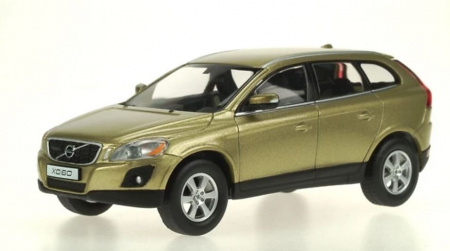 Volvo XC60 зеленая трава 1:43