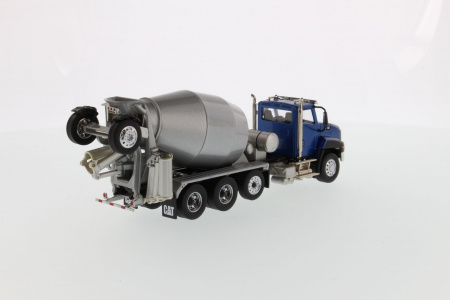 Cat CT660 тягач с 3-осным McNeilus миксером 1:50
