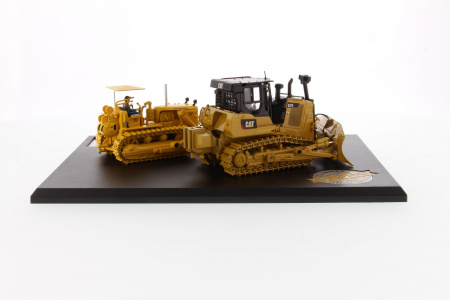 Cat D7C гусеничный трактор с Cat D7E электрическим гусеничным трактором (с буклетом об истории) 1:50