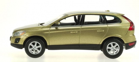 Volvo XC60 зеленая трава 1:43