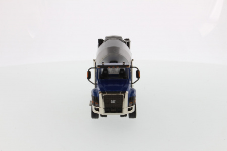 Cat CT660 тягач с 3-осным McNeilus миксером 1:50