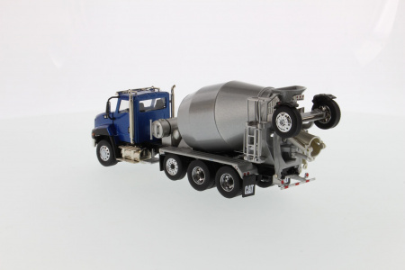 Cat CT660 тягач с 3-осным McNeilus миксером 1:50