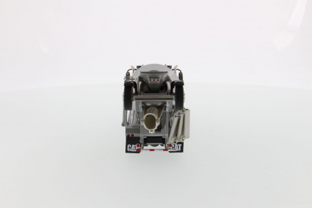 Cat CT660 тягач с 3-осным McNeilus миксером 1:50