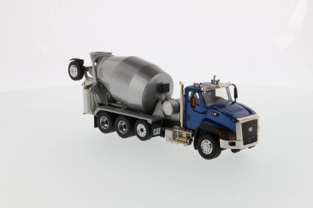 Cat CT660 тягач с 3-осным McNeilus миксером 1:50