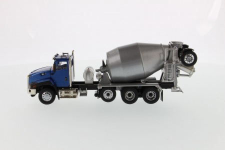 Cat CT660 тягач с 3-осным McNeilus миксером 1:50
